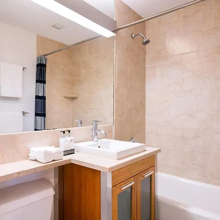 Elegant Three Bedroom In Financial District *