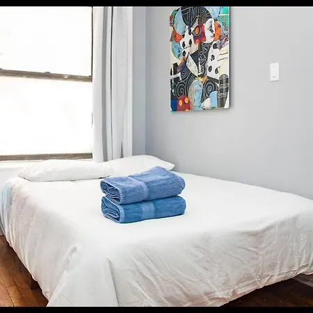 4br 10 Mins Walk To Central Park!