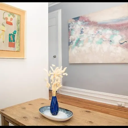 4br 10 Mins Walk To Central Park! * New York