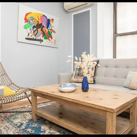 4br 10 Mins Walk To Central Park! * New York