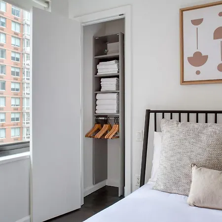 Gorgeous Midtown W 1br W Gym Nr Times Sq Nyc-651 *