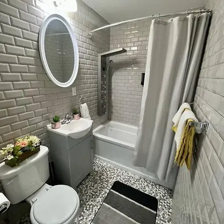 Apartment Cozy Modern Brooklyn W/ Balcony