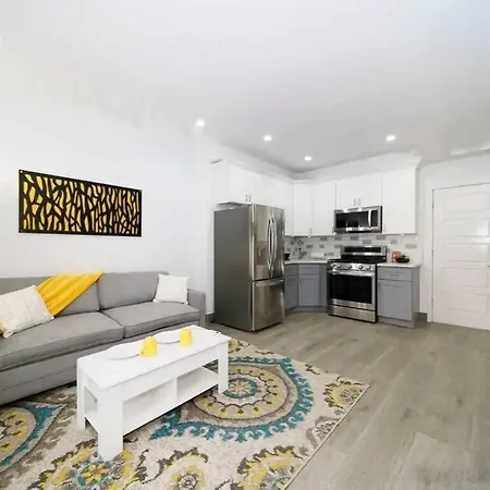 Cozy Modern Brooklyn W/ Balcony New York
