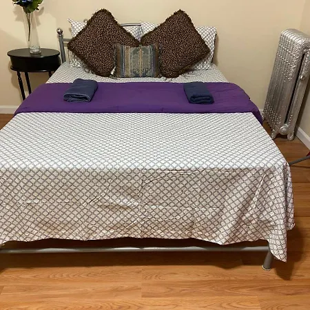 A Cheap In Queens Guest house *