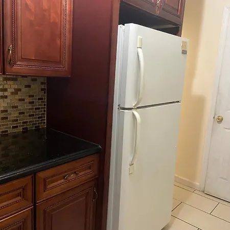 A Cheap In Queens Guest house *
