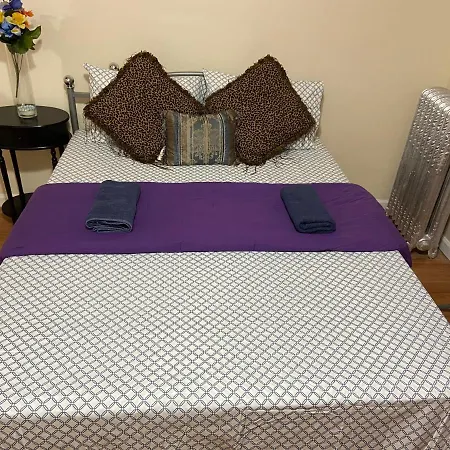 Guest house A Cheap In Queens *