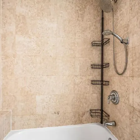 Amazing 1br In Manhattan Apartment *