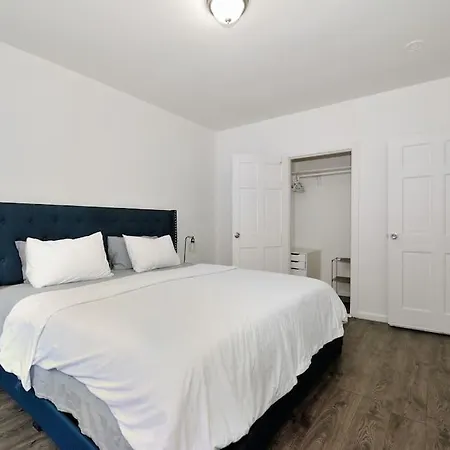 Apartment New And Spacious 3 Bedroom In Midtown West! New York