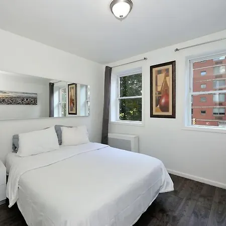 New And Spacious 3 Bedroom In Midtown West! Apartment *
