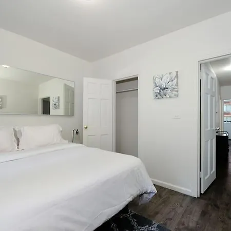 Apartment New And Spacious 3 Bedroom In Midtown West!