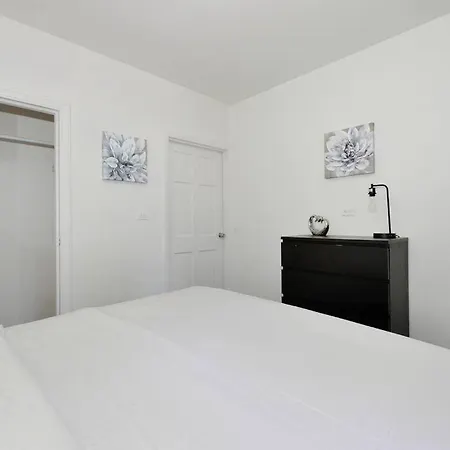 New And Spacious 3 Bedroom In Midtown West! Apartment New York