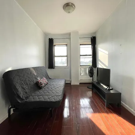 Apartment 2br Elevator Apt 10min To Lga Airport 1min To Train! New York