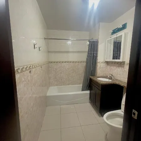 2br Elevator Apt 10min To Lga Airport 1min To Train! *