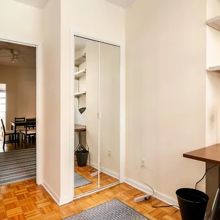 ✪ Large 2 Bedrooms ✪ Queen Beds ✪ Work Stations * New York