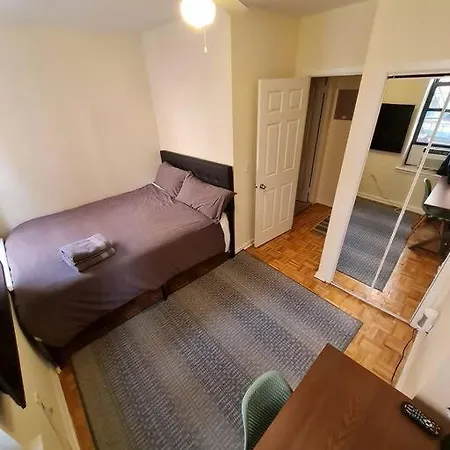 ✪ Large 2 Bedrooms ✪ Queen Beds ✪ Work Stations Apartment *