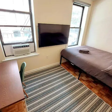 ✪ Large 2 Bedrooms ✪ Queen Beds ✪ Work Stations Apartment New York