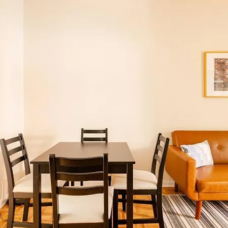 ✪ Large 2 Bedrooms ✪ Queen Beds ✪ Work Stations *