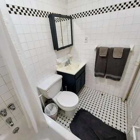 ✪ Large 2 Bedrooms ✪ Queen Beds ✪ Work Stations *