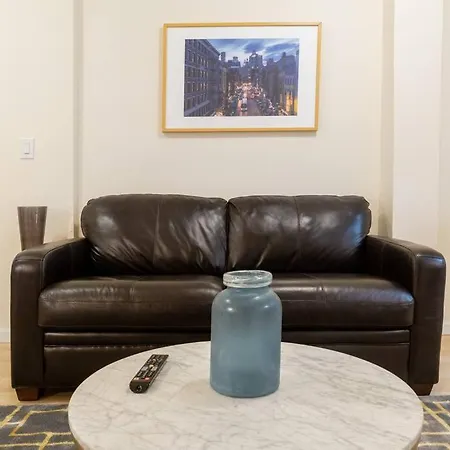 Apartment Comfortable With Workstation *