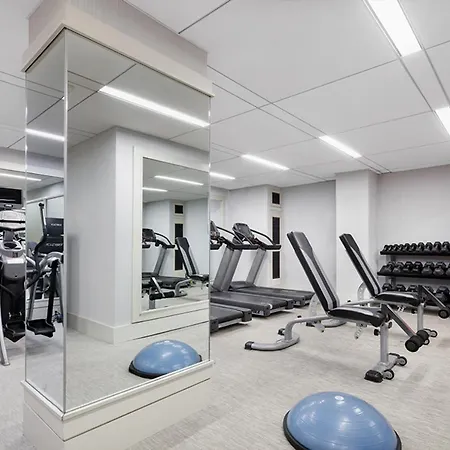 Ues Studio W Balcony Gym Nr Subway Nyc-240 * New York