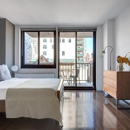 Ues Studio W Balcony Gym Nr Subway Nyc-240 New York
