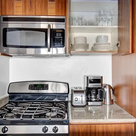 Ues Studio W Balcony Gym Nr Subway Nyc-240 New York