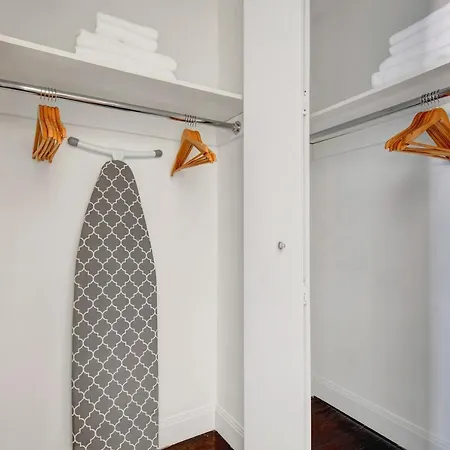 Apartment Ues Studio W Balcony Gym Nr Subway Nyc-240 New York