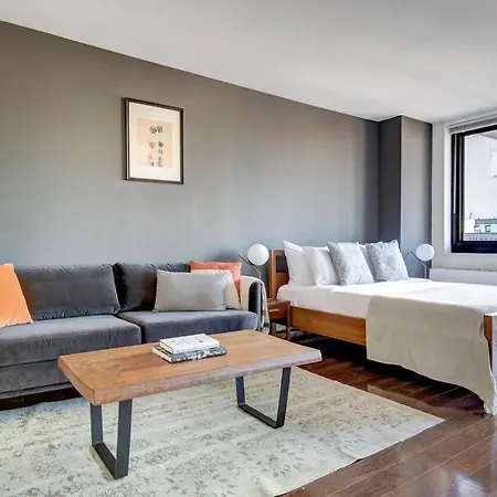 Ues Studio W Balcony Gym Nr Subway Nyc-240 * New York