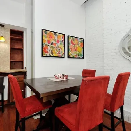 Spacious 1 Bedroom Close To Central Park Apartment *