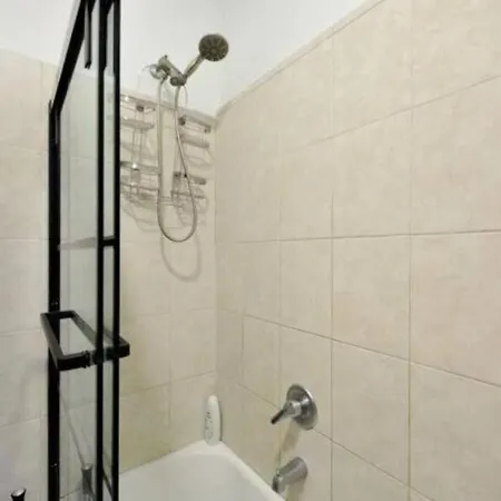 Apartment Spacious 1 Bedroom Close To Central Park