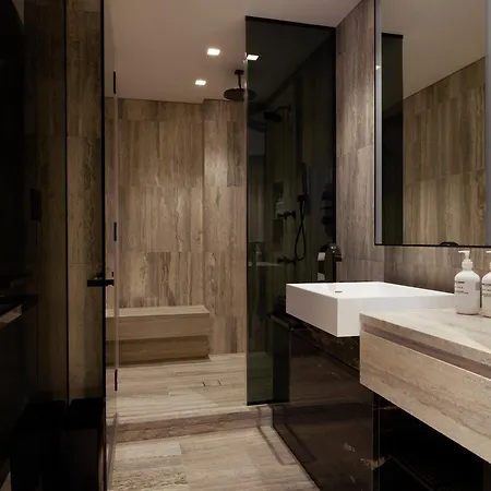Hotel Equinox