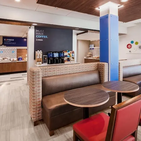Express & Woodside Laguardia Airport 3*