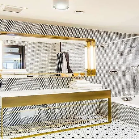 Shocard Hotel