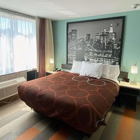 Super 8 By Wyndham Brooklyn Williamsburg