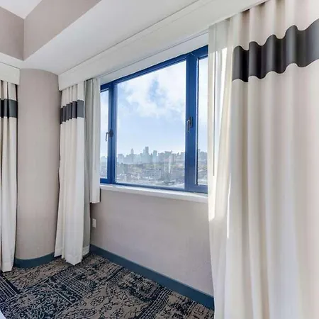 Vista Lic Hotel, Premier Collection By Western Hotel New York