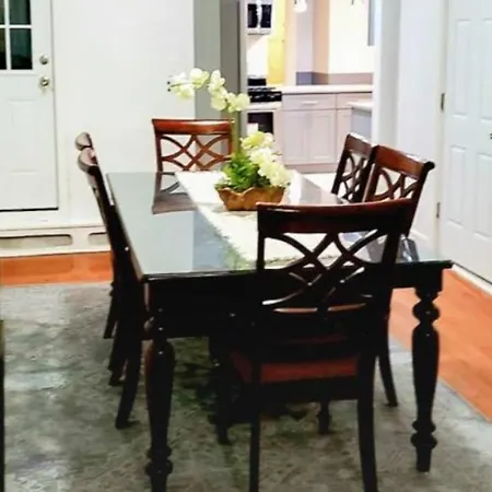 Apartment Beautiful 3br Service