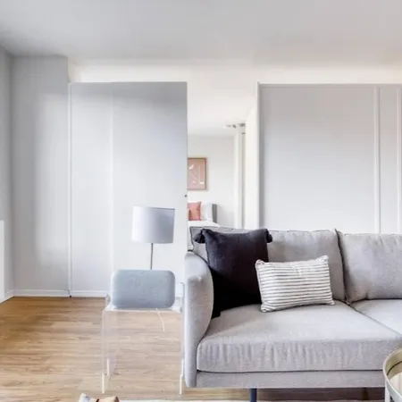 Amazing 1 Bedroom Apartment *
