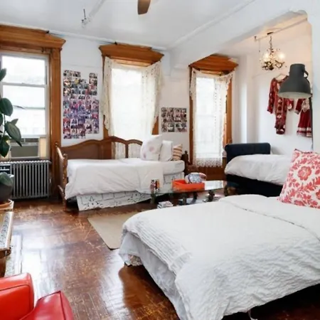 Amazing 1 Bedroom Apartment *