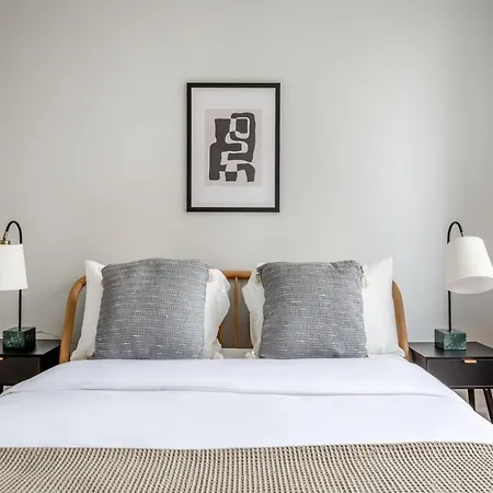 Midtown 2br W Elevator Wd Nr Entertainment Nyc-1227 New York