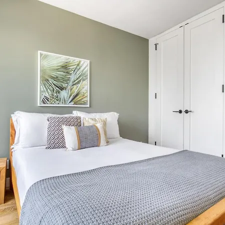 2br 2ba Pool Doorman Nr Times Sq Nyc-126 *