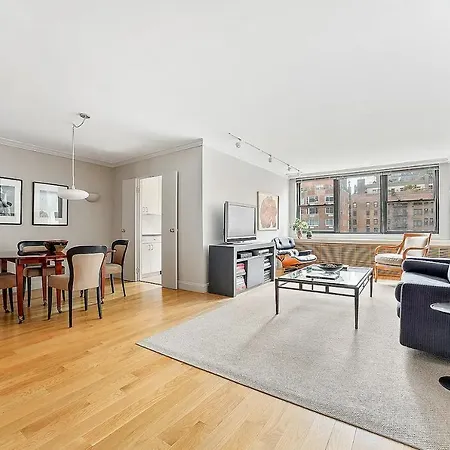 Bed & Breakfast Cozy On 51st St In Manhattan Ny New York