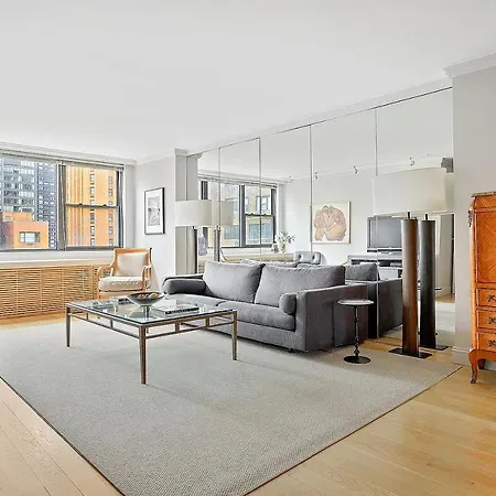 Cozy On 51st St In Manhattan Ny * New York