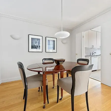 Bed & Breakfast Cozy On 51st St In Manhattan Ny