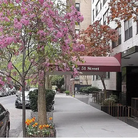 Cozy On 51st St In Manhattan Ny Bed & Breakfast New York