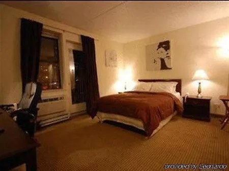 Metro Apartment *