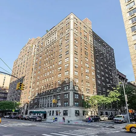 Royal West End Avenue In Manhattan *