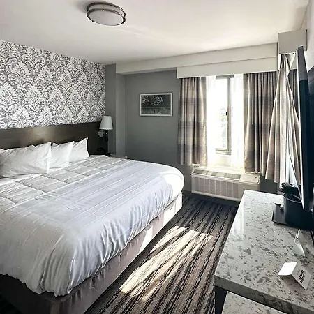 Hotel The Essence At Jfk 3*