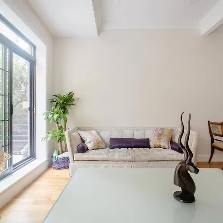 Little Manhattan Homestay *