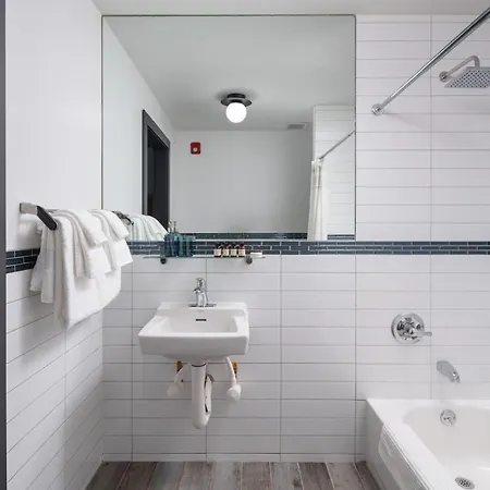 Hotel Little Charlie 4*