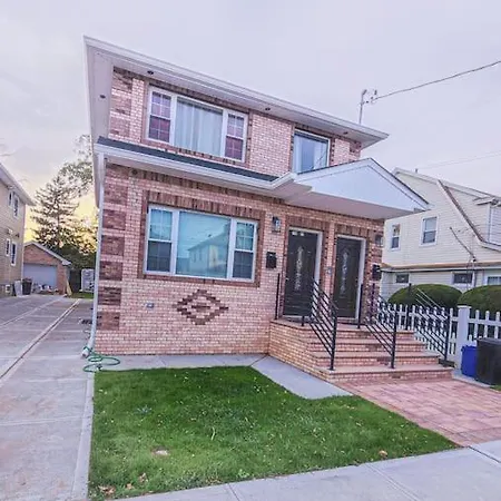 A New Splash Of Color In The Heart Of Queens * New York